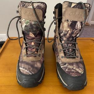 Women’s Cabelas Thinsulate Boots. 7.5 camo.